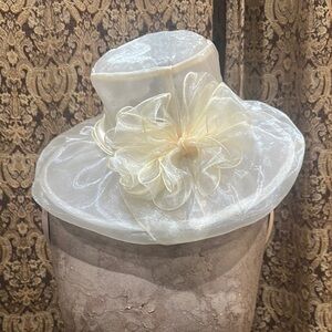 Cream Wide-Brimmed Floral Hat for Special Occasions